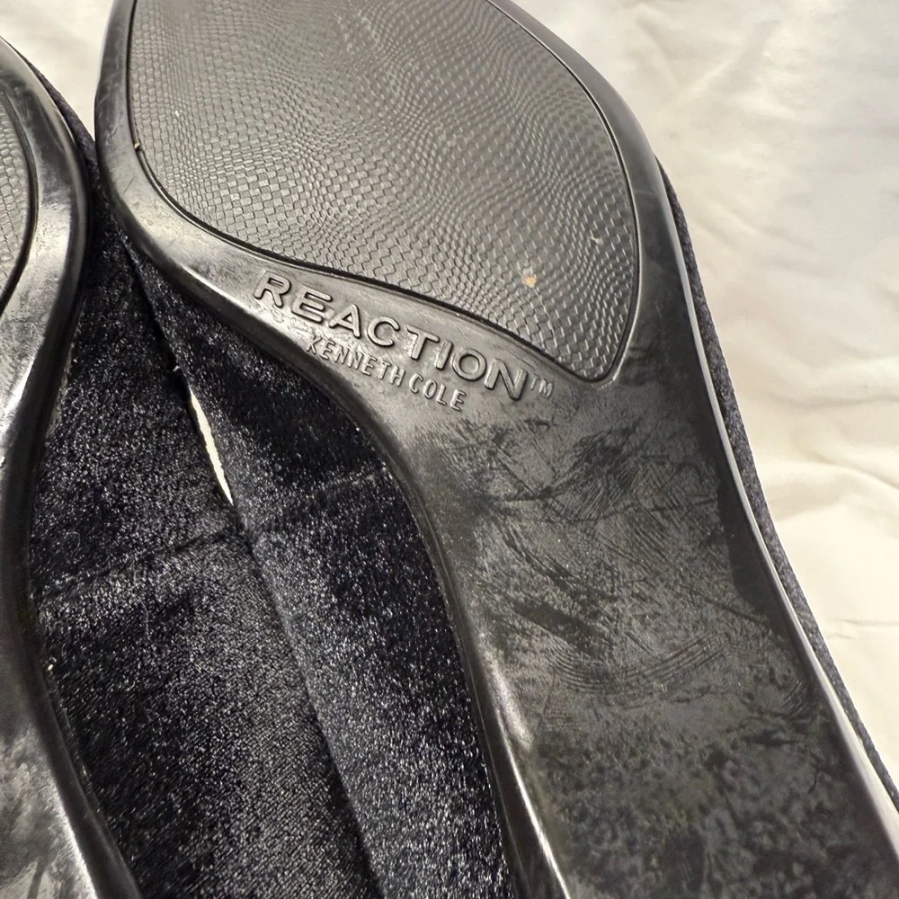 Kenneth Cole Reaction Black Embroidered Flats